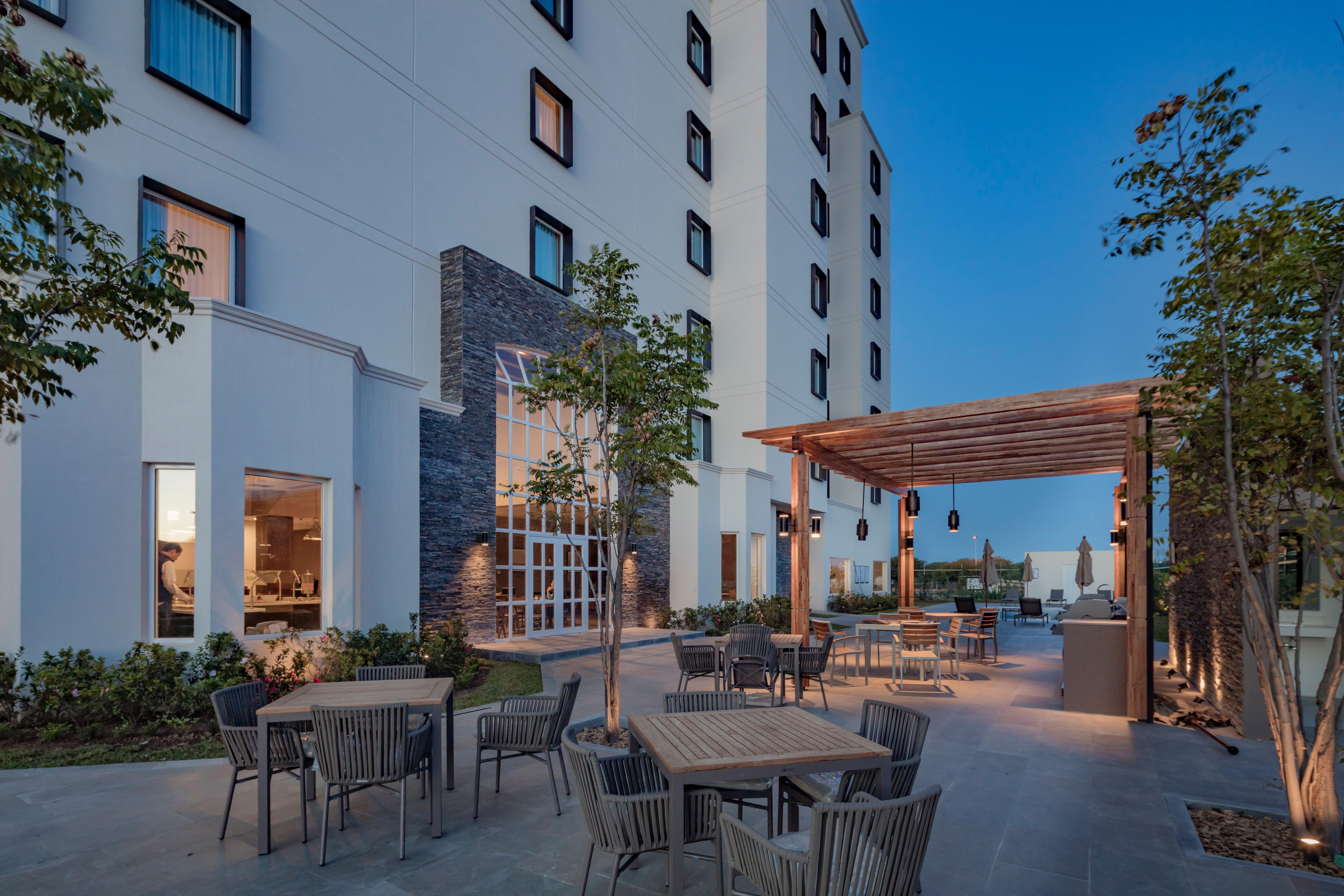Staybridge Suites Silao By Ihg Zewnętrze zdjęcie