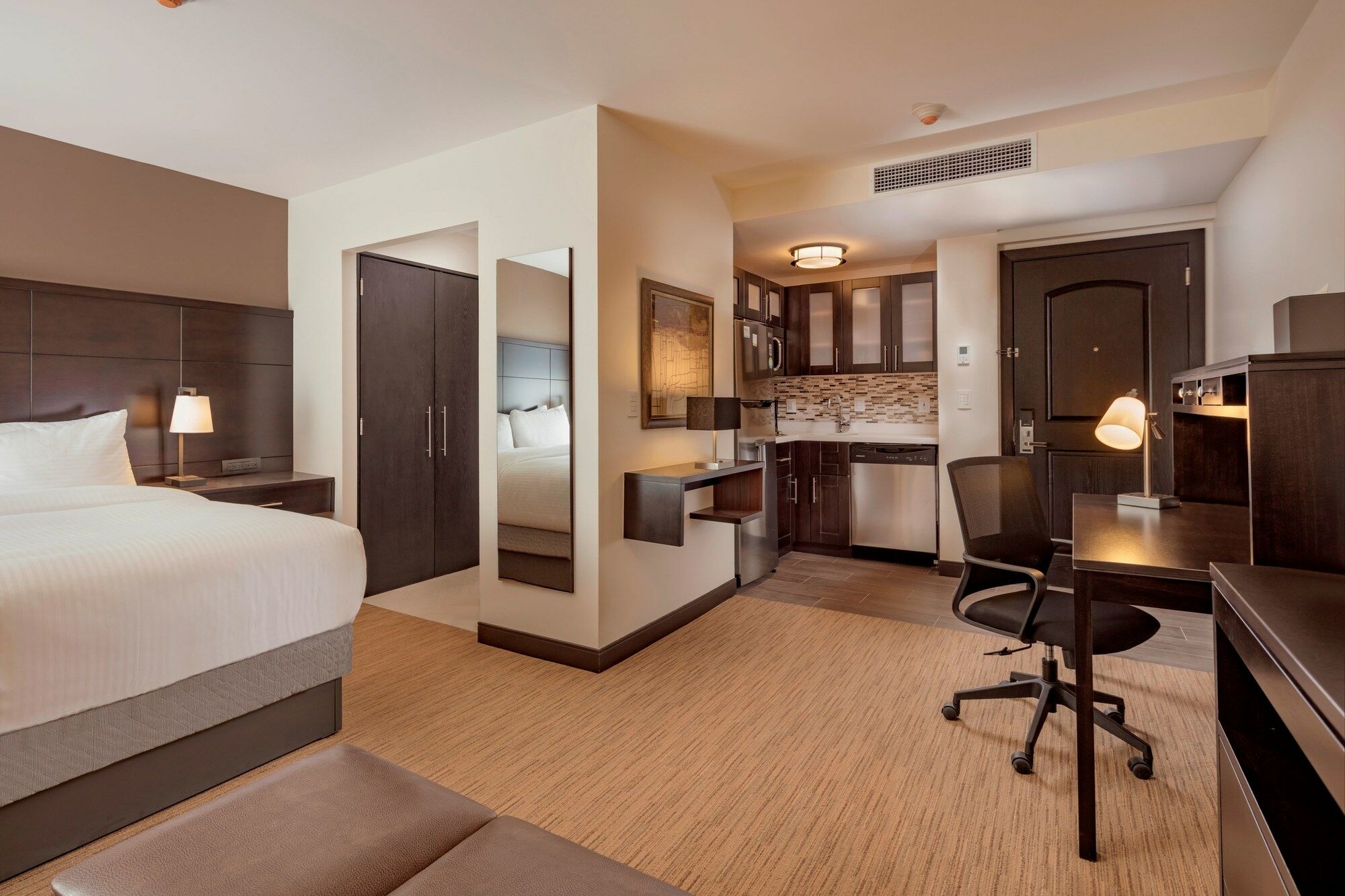 Staybridge Suites Silao By Ihg Zewnętrze zdjęcie